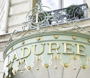 Lire la suite à propos de l’article Ladurée, une institution parisienne gourmande et élégante depuis 1862