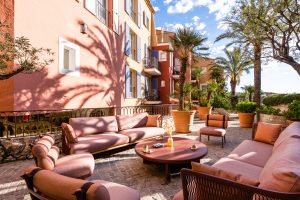 Lire la suite à propos de l’article Evasion bien-être luxueuse au nouveau spa Sisley de l’Hôtel Byblos***** à St Tropez