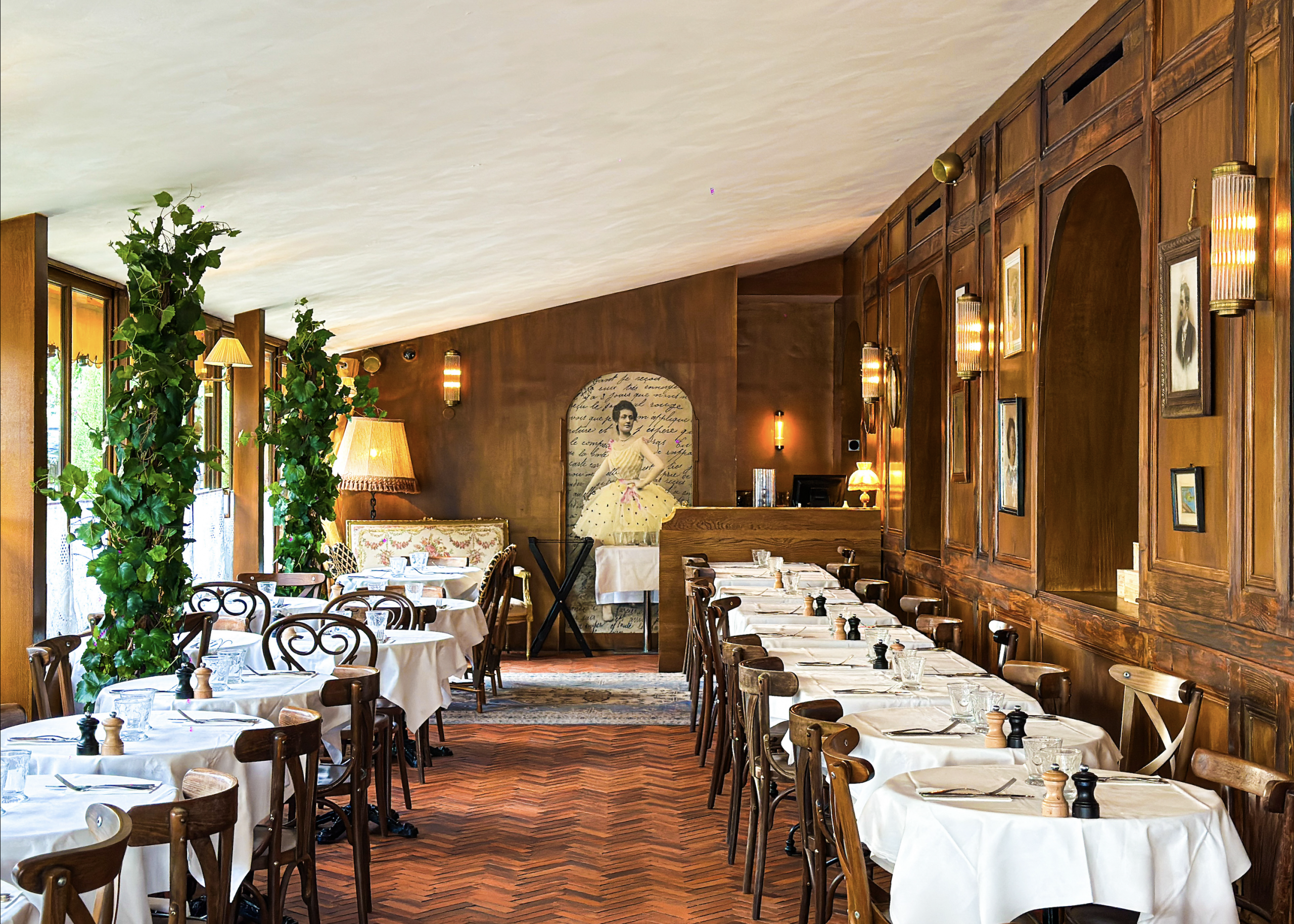 Lire la suite à propos de l’article Margaux, la nouvelle brasserie parisienne chic et authentique avec vue sur la Tour Eiffel