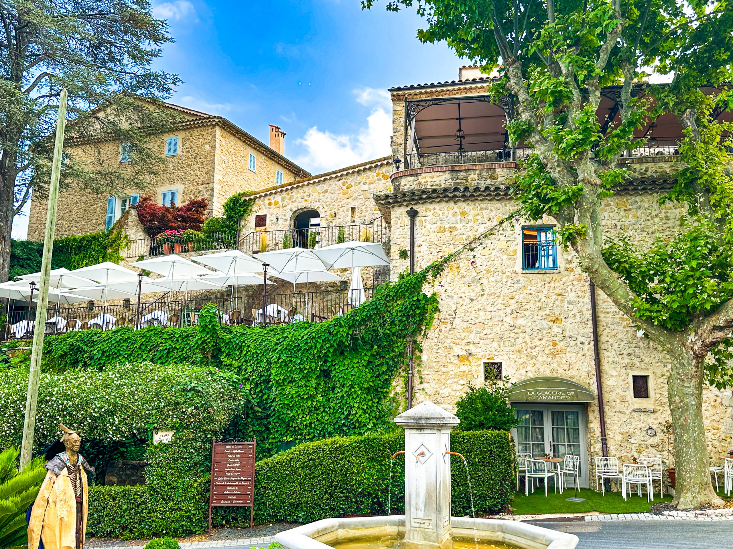 Lire la suite à propos de l’article Entre ciel et collines, L’Amandier de Mougins sublime la cuisine niçoise