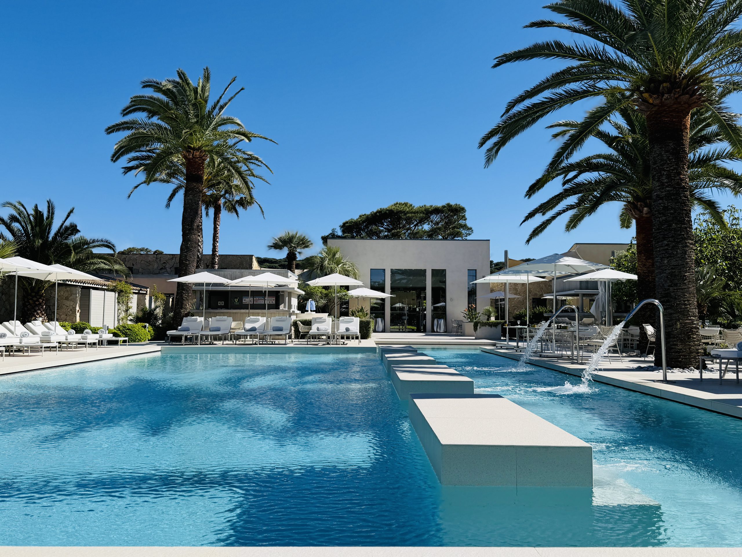 Lire la suite à propos de l’article Hôtel Sezz***** à Saint-Tropez, l&rsquo;adresse confidentielle du luxe méditerranéen